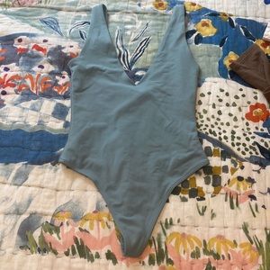 ARITIZIA BABATON bodysuit